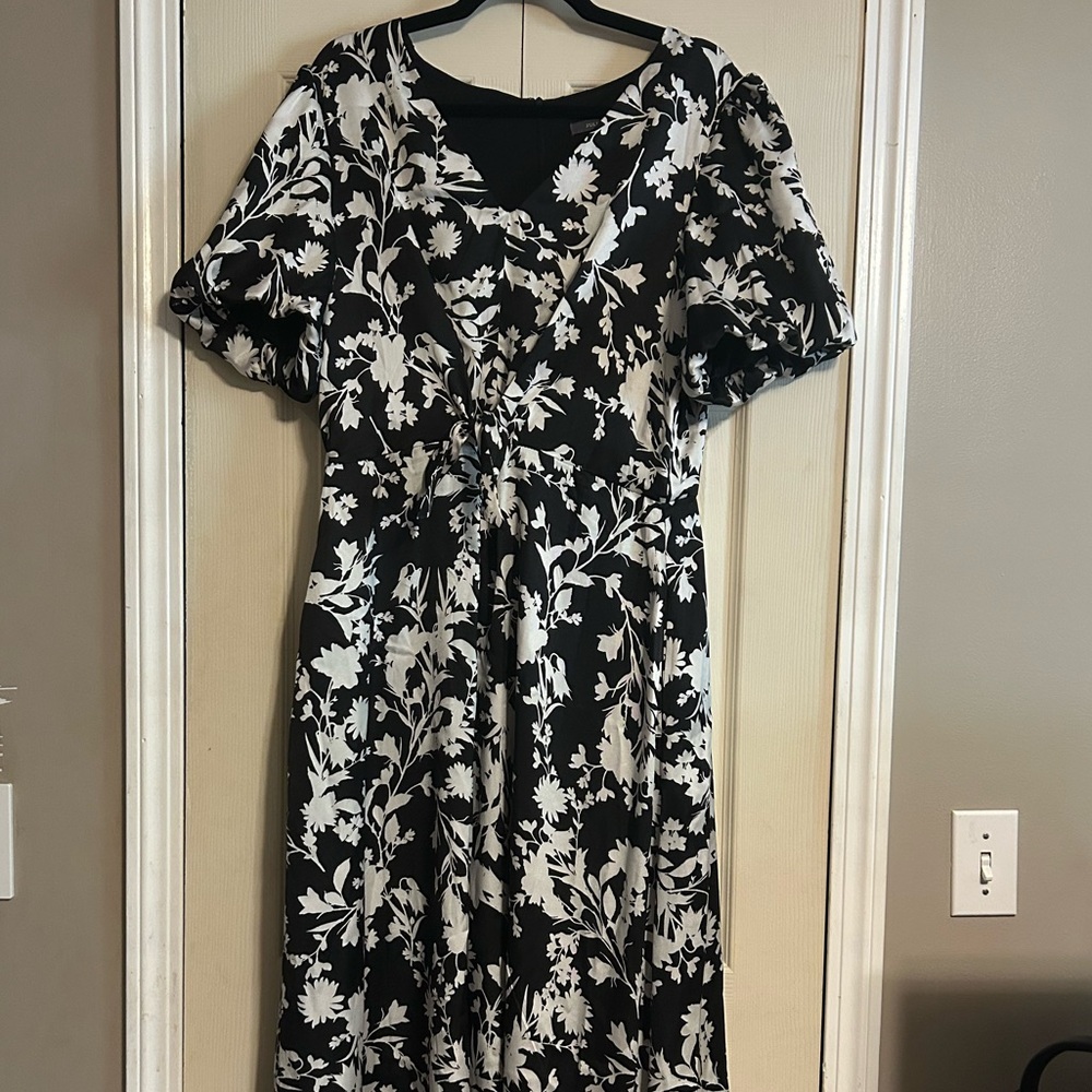 🔥Julia Jordan Black and White Floral Maxi Dress